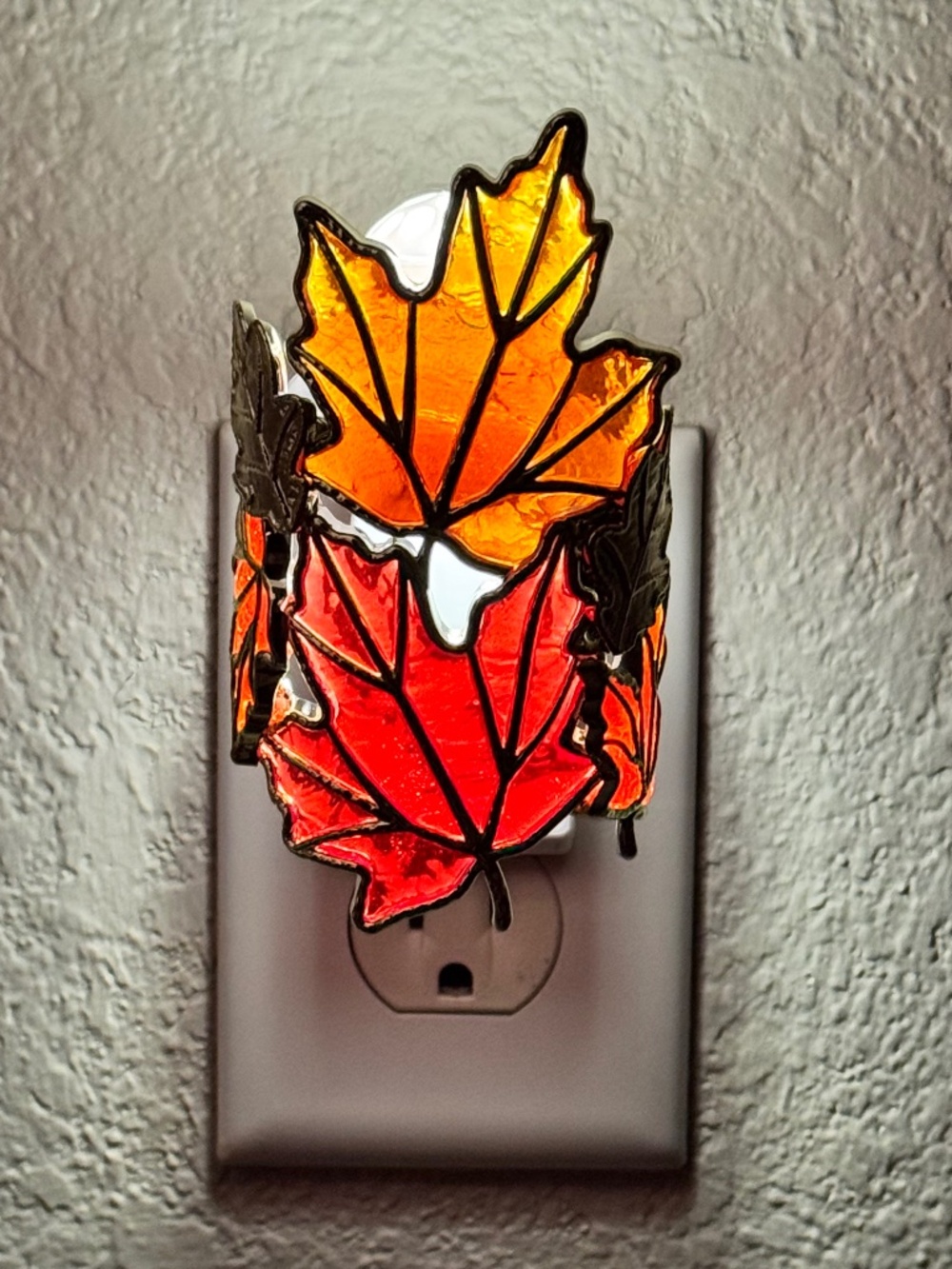 TOSSED LEAVES Scent Control Nightlight Wallflowers Plug